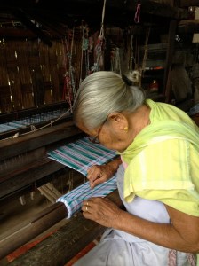 Inspecting the weft 